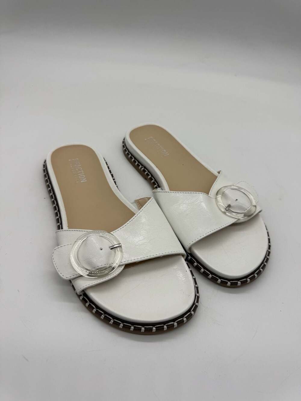 NWOT - Kenneth Cole Reaction Syrena Size 7.5 White